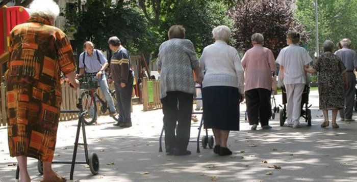 adulto-mayor-con-movilidad-reducida