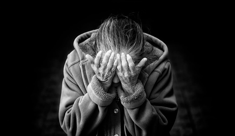 Los estereotipos hacia los adultos mayores pueden retrasar el diagnóstico de demencia